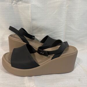CROCS Black Strap Taupe Wedge Sandal